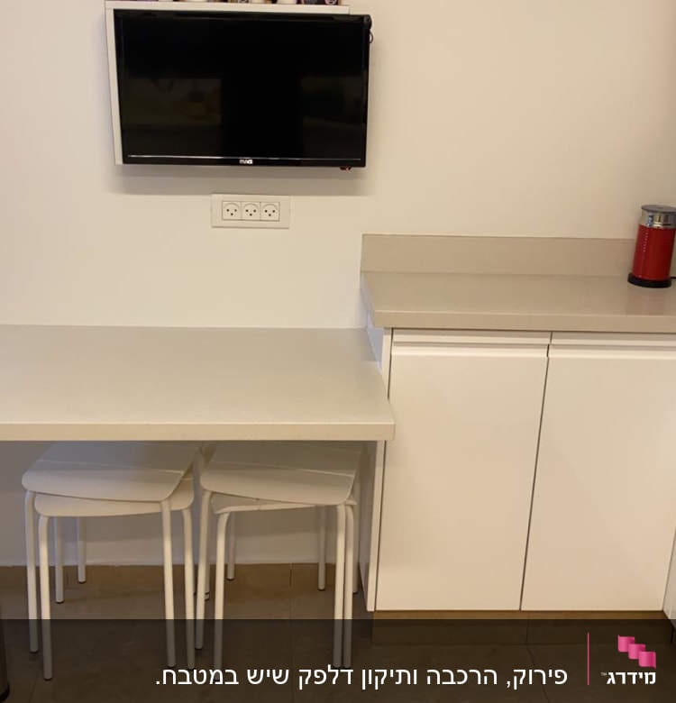 שולחן וכיור משיש במטבח מודרני